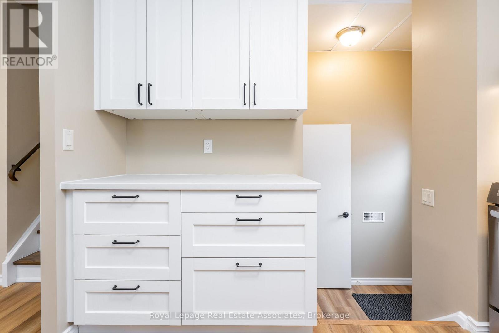 1370 Roylen Road, Oakville, Ontario  L6H 1V4 - Photo 6 - W12834474