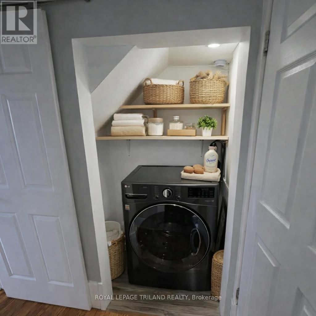 Unit 2 - 181 Ridout Street S, London South, Ontario  N6C 3X8 - Photo 12 - X12601354