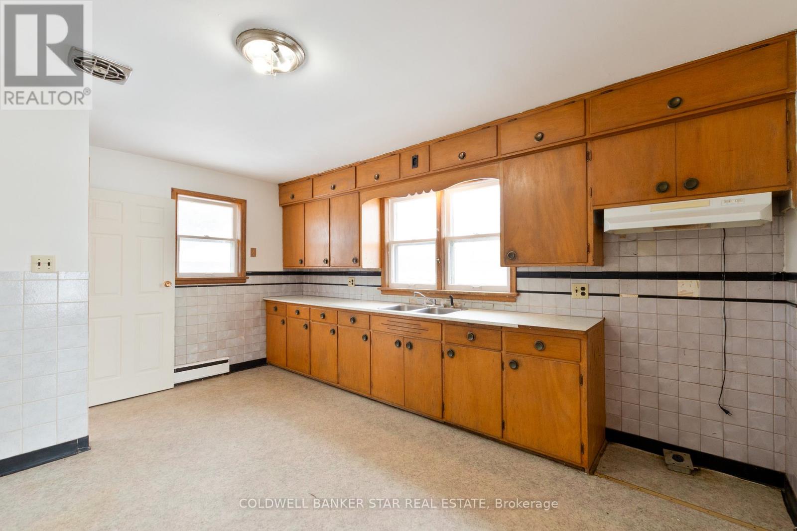 50299 Nova  Scotia Line, Malahide, Ontario  N5H 2R2 - Photo 10 - X12843076