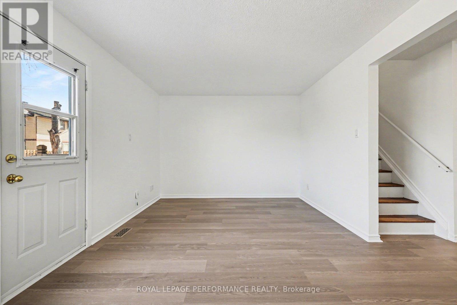 1584 Feather Lane, Ottawa, Ontario  K1T 1V4 - Photo 10 - X12843056