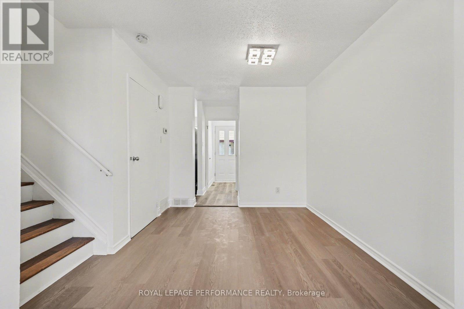 1584 Feather Lane, Ottawa, Ontario  K1T 1V4 - Photo 11 - X12843056