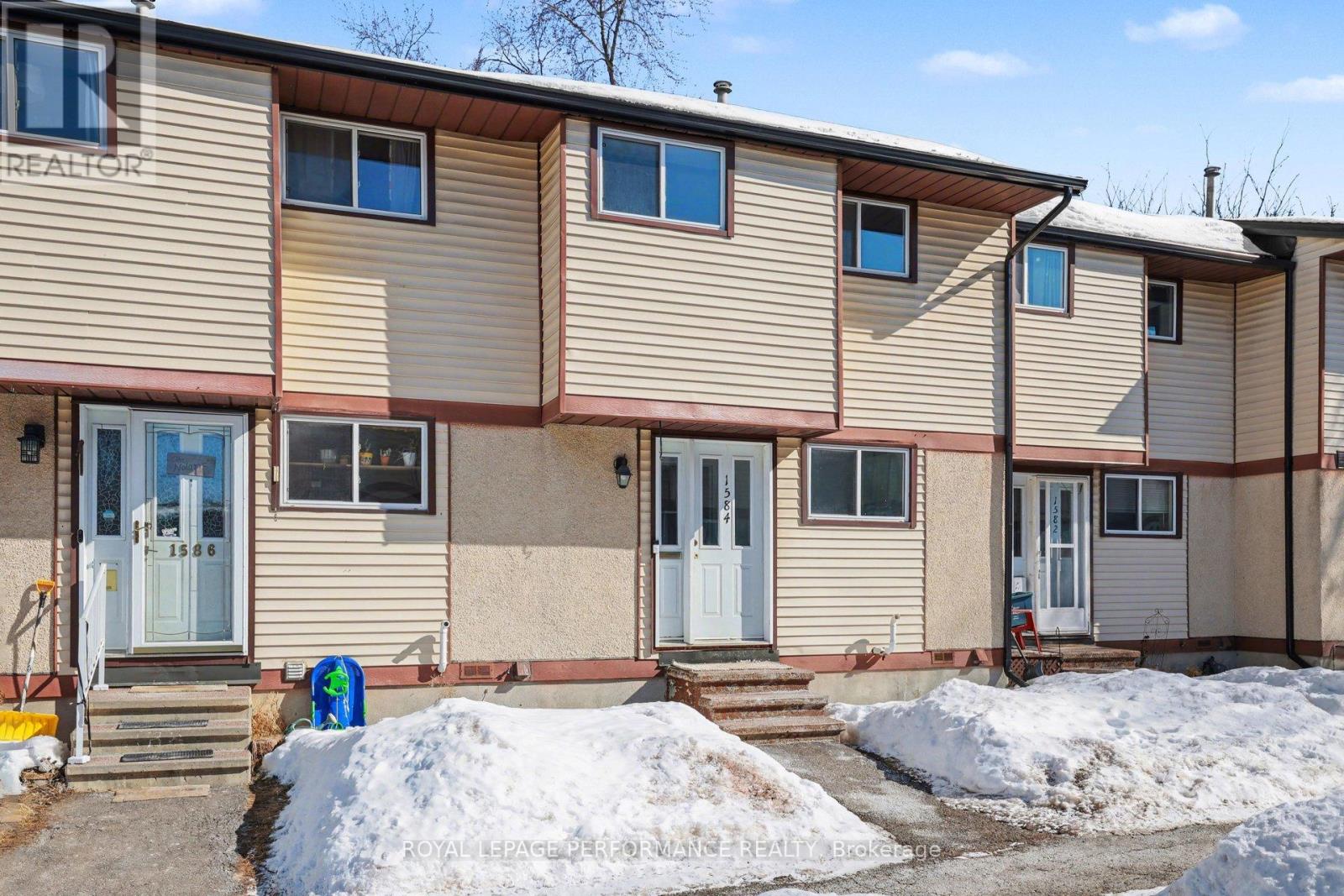 1584 Feather Lane, Ottawa, Ontario  K1T 1V4 - Photo 3 - X12843056