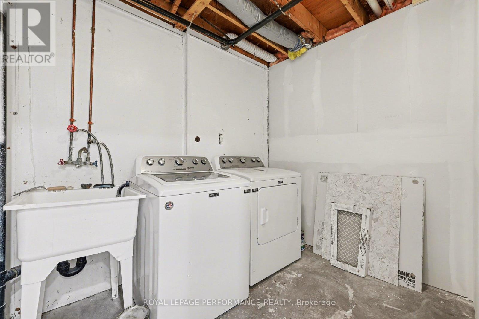 1584 Feather Lane, Ottawa, Ontario  K1T 1V4 - Photo 32 - X12843056