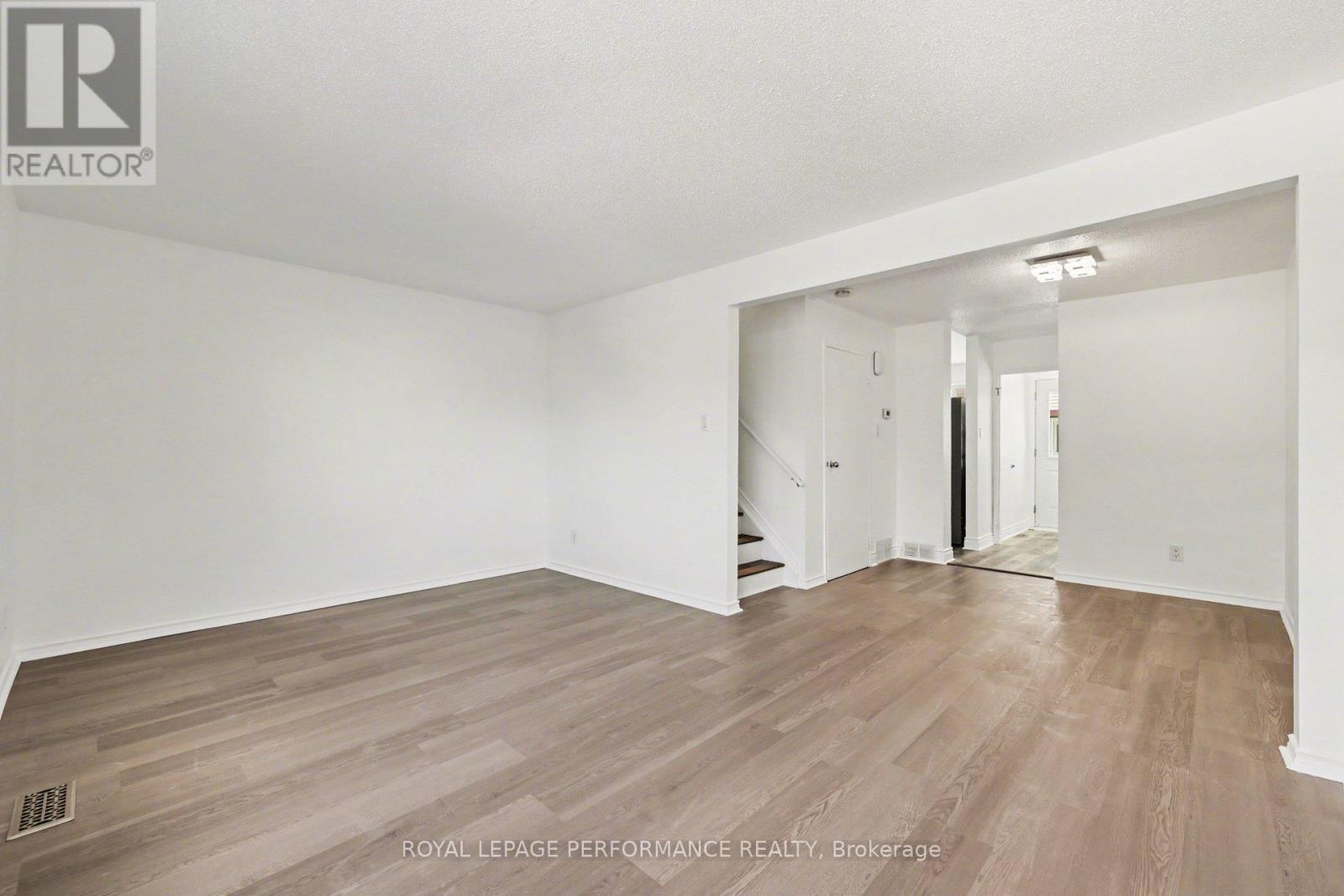 1584 Feather Lane, Ottawa, Ontario  K1T 1V4 - Photo 5 - X12843056