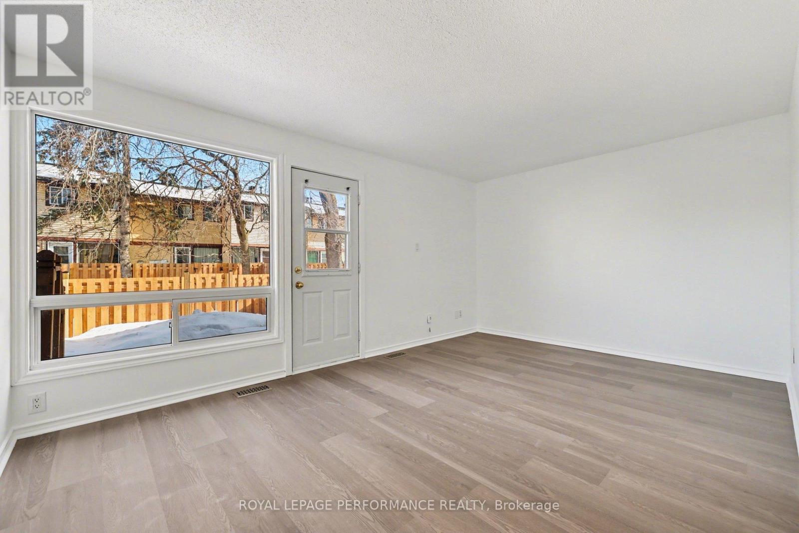 1584 Feather Lane, Ottawa, Ontario  K1T 1V4 - Photo 6 - X12843056