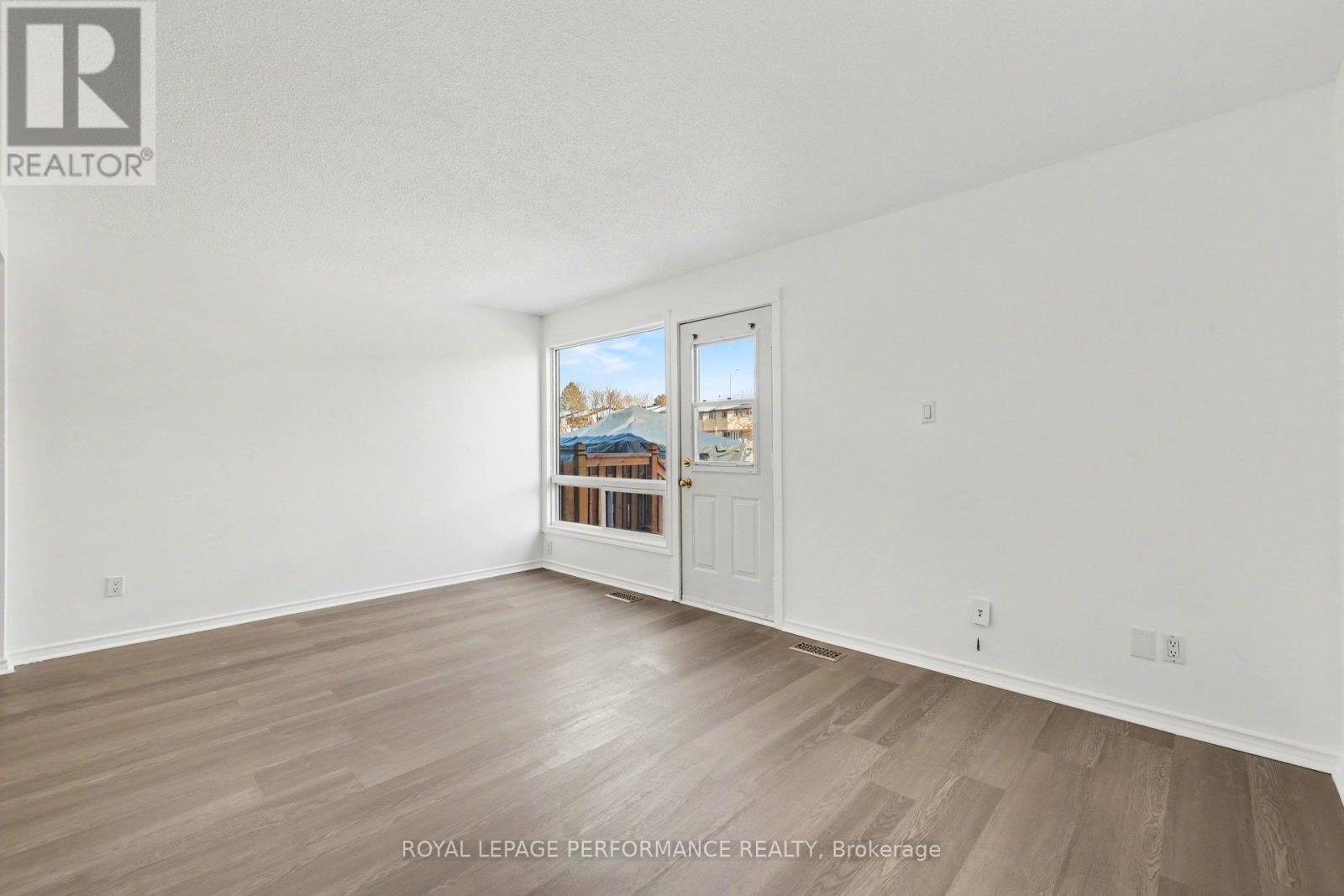 1584 Feather Lane, Ottawa, Ontario  K1T 1V4 - Photo 8 - X12843056