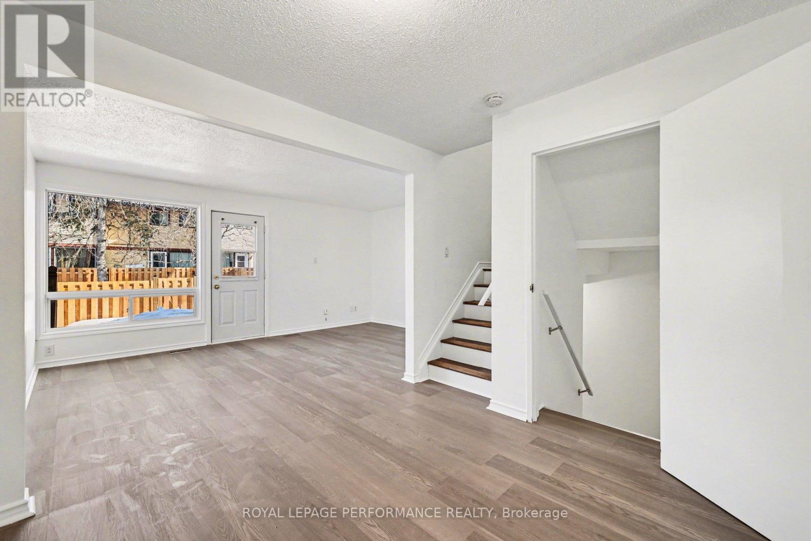 1584 Feather Lane, Ottawa, Ontario  K1T 1V4 - Photo 9 - X12843056