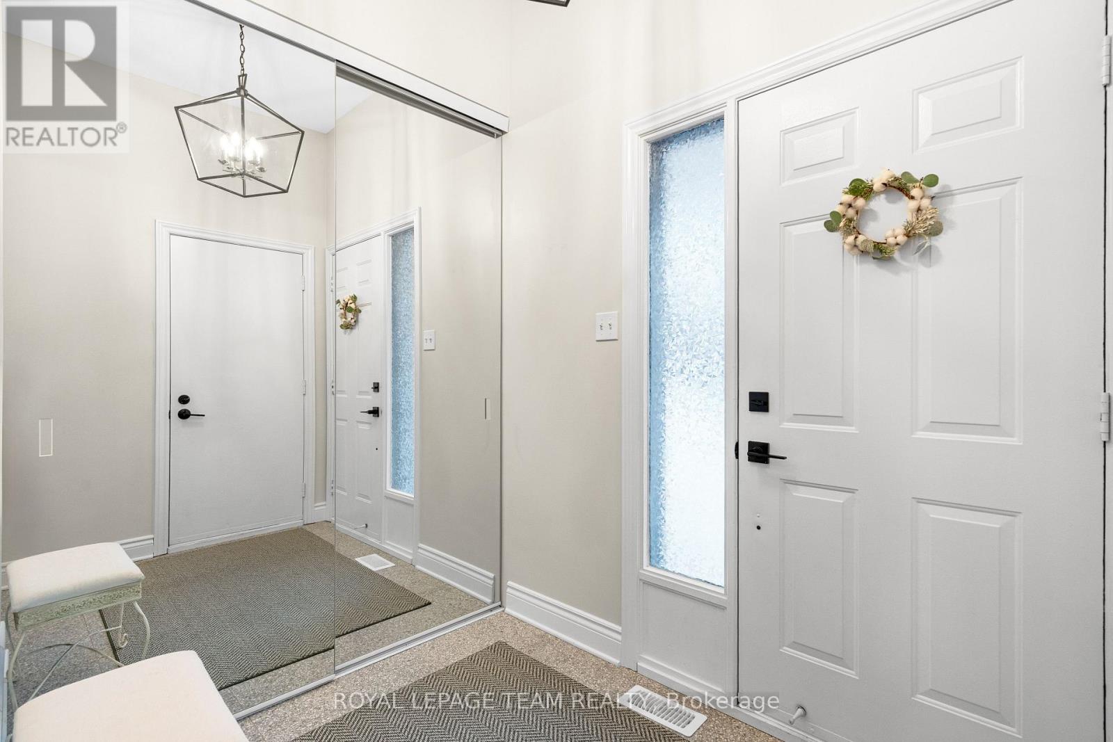 1925 Windwood Place, Ottawa, Ontario  K1C 7K7 - Photo 3 - X12843072