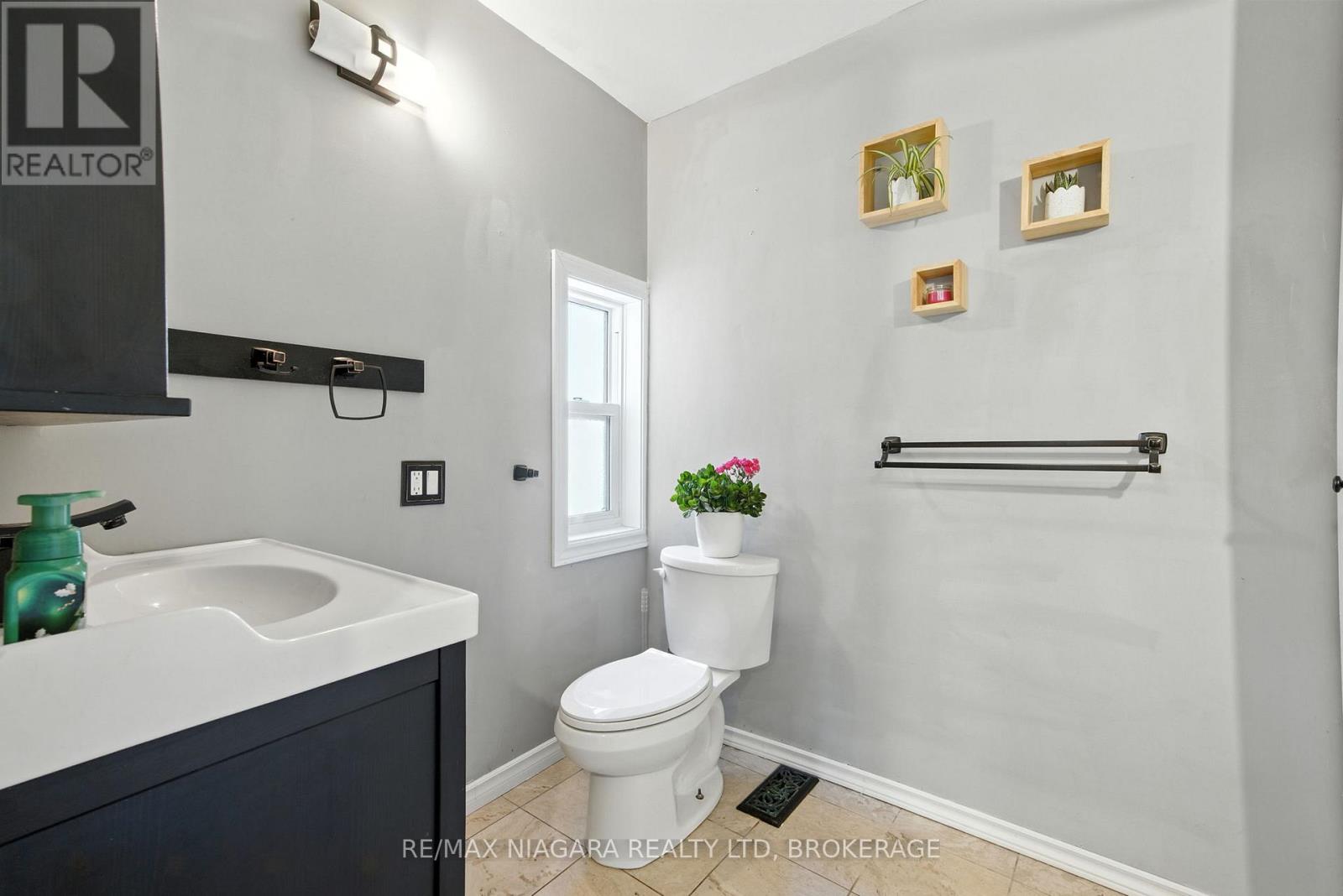 4 Woodland Avenue, St. Catharines, Ontario  L2R 5A2 - Photo 10 - X12843020