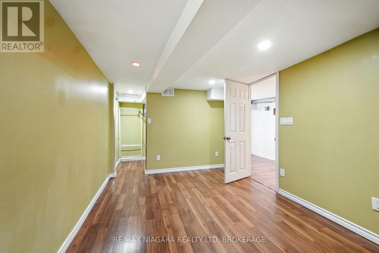 4 Woodland Avenue, St. Catharines, Ontario  L2R 5A2 - Photo 15 - X12843020