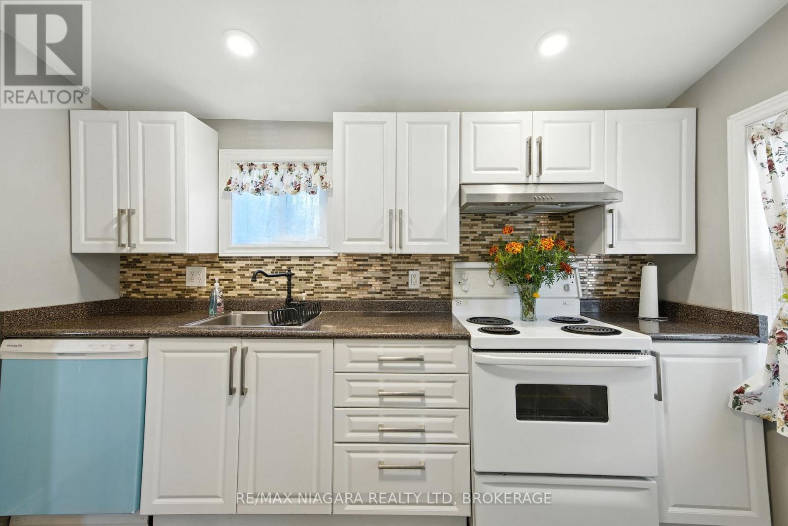 4 Woodland Avenue, St. Catharines, Ontario  L2R 5A2 - Photo 5 - X12843020