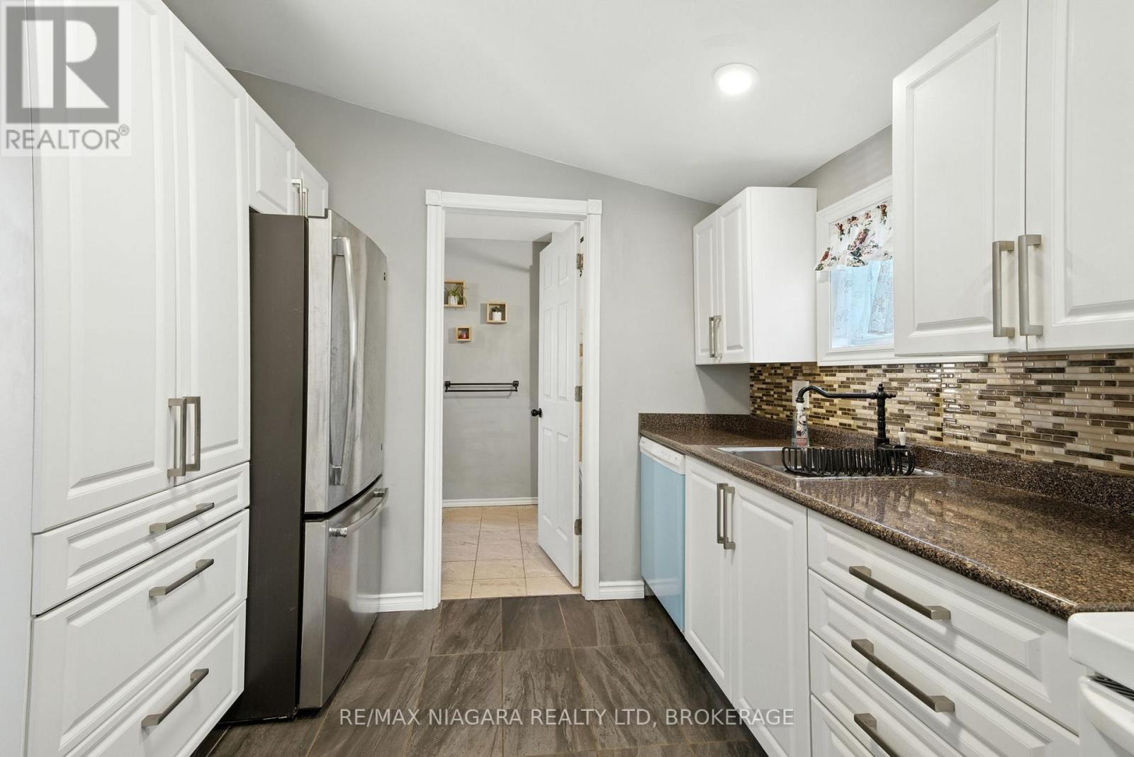 4 Woodland Avenue, St. Catharines, Ontario  L2R 5A2 - Photo 6 - X12843020