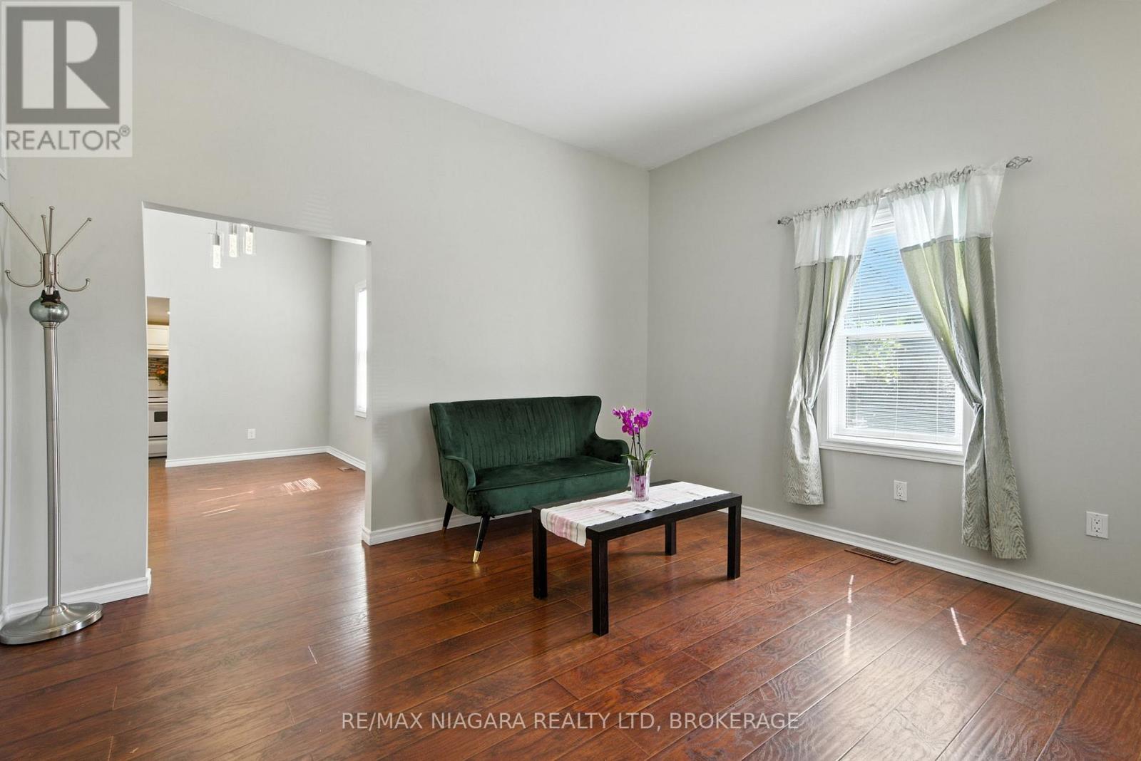 4 Woodland Avenue, St. Catharines, Ontario  L2R 5A2 - Photo 7 - X12843020