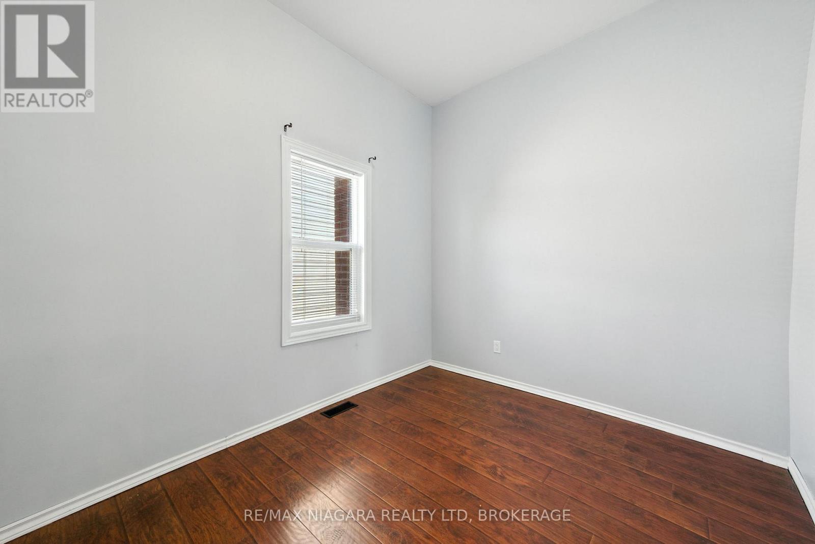 4 Woodland Avenue, St. Catharines, Ontario  L2R 5A2 - Photo 9 - X12843020