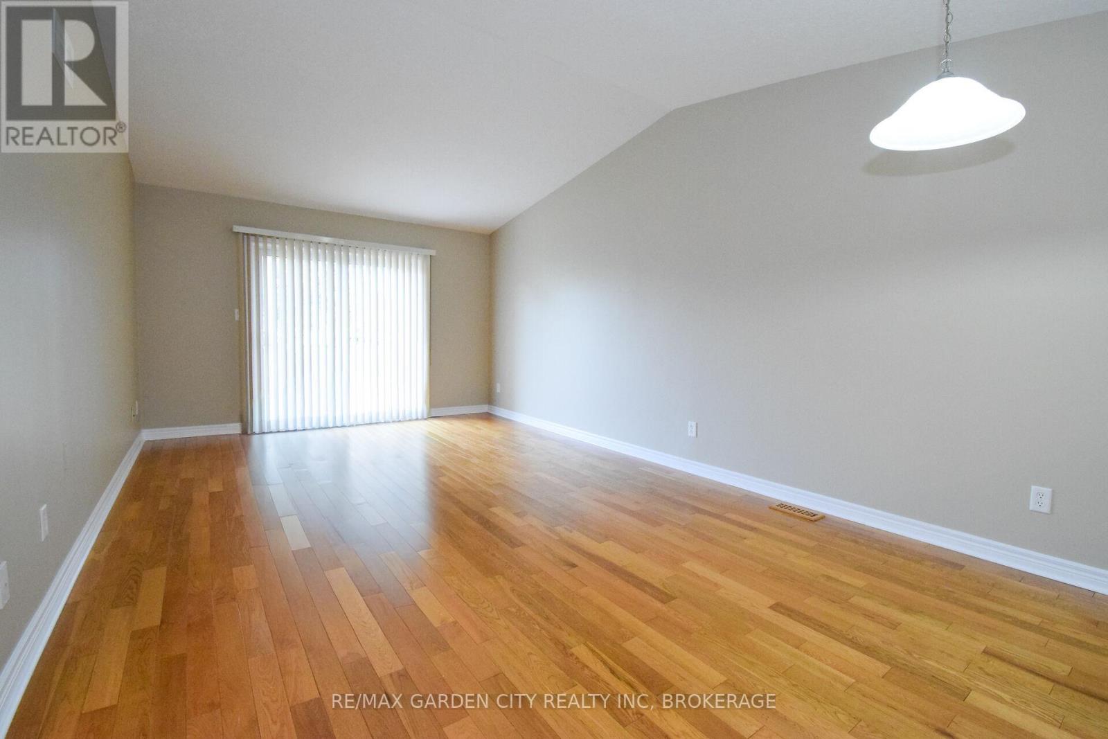 11 - 162 First Street, Welland, Ontario  L3B 4S2 - Photo 10 - X12843052