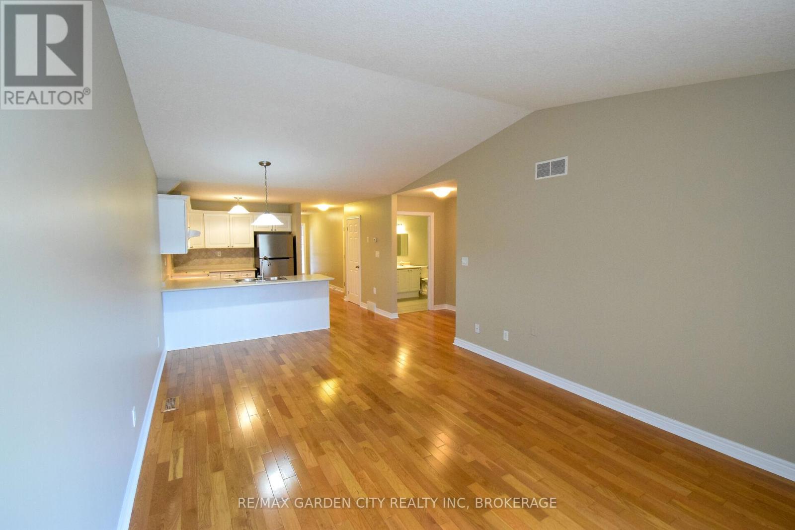 11 - 162 First Street, Welland, Ontario  L3B 4S2 - Photo 12 - X12843052