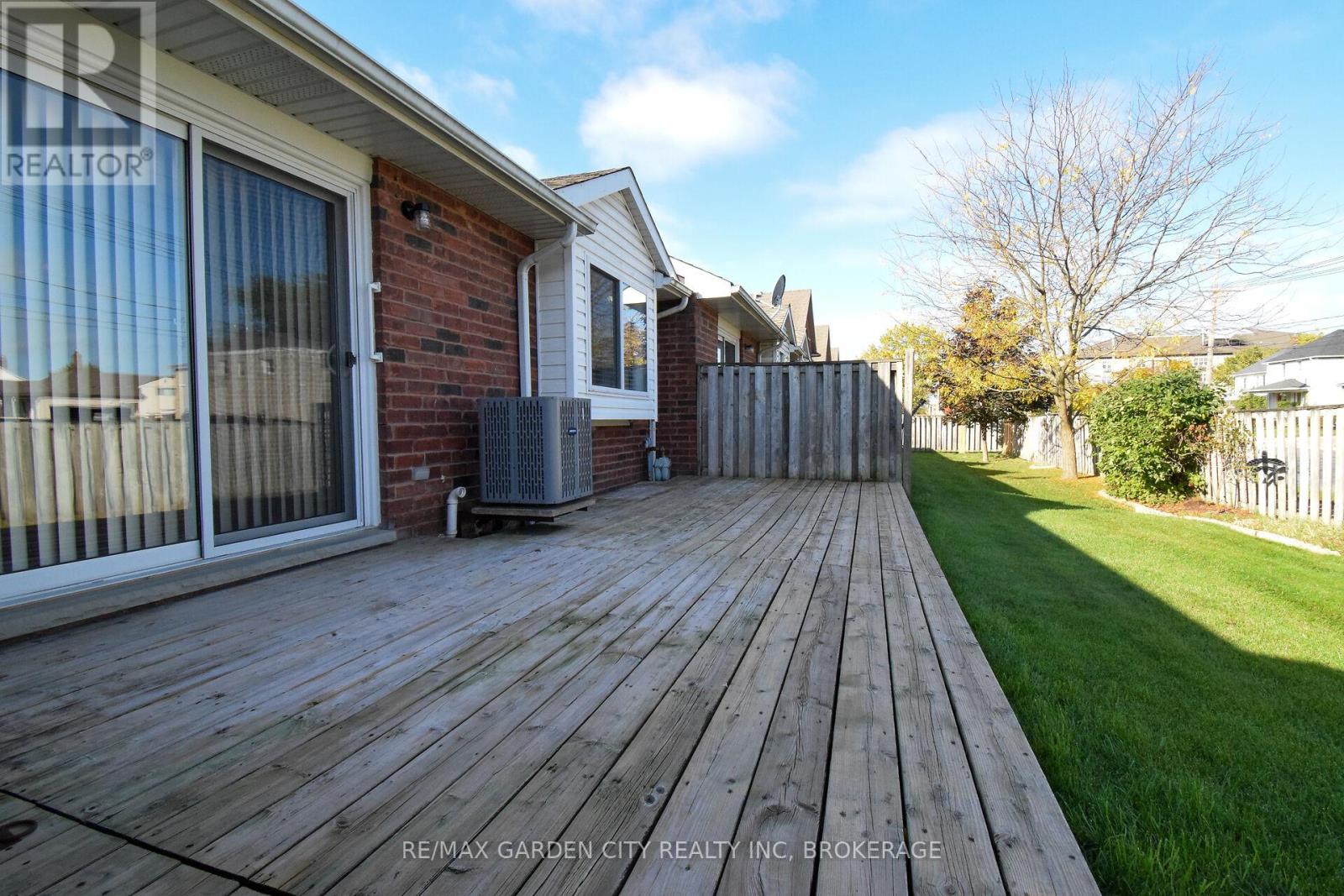 11 - 162 First Street, Welland, Ontario  L3B 4S2 - Photo 30 - X12843052