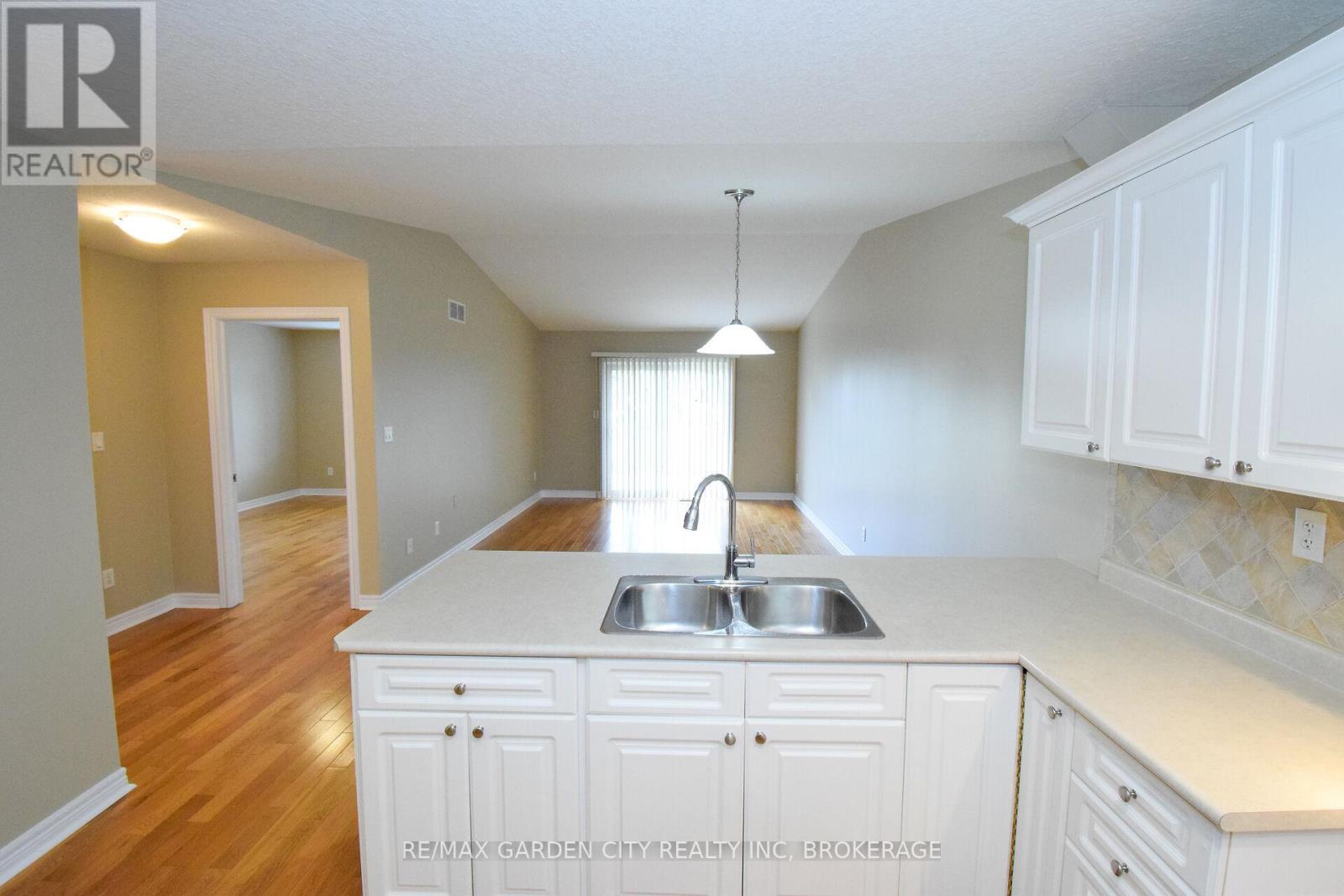 11 - 162 First Street, Welland, Ontario  L3B 4S2 - Photo 7 - X12843052