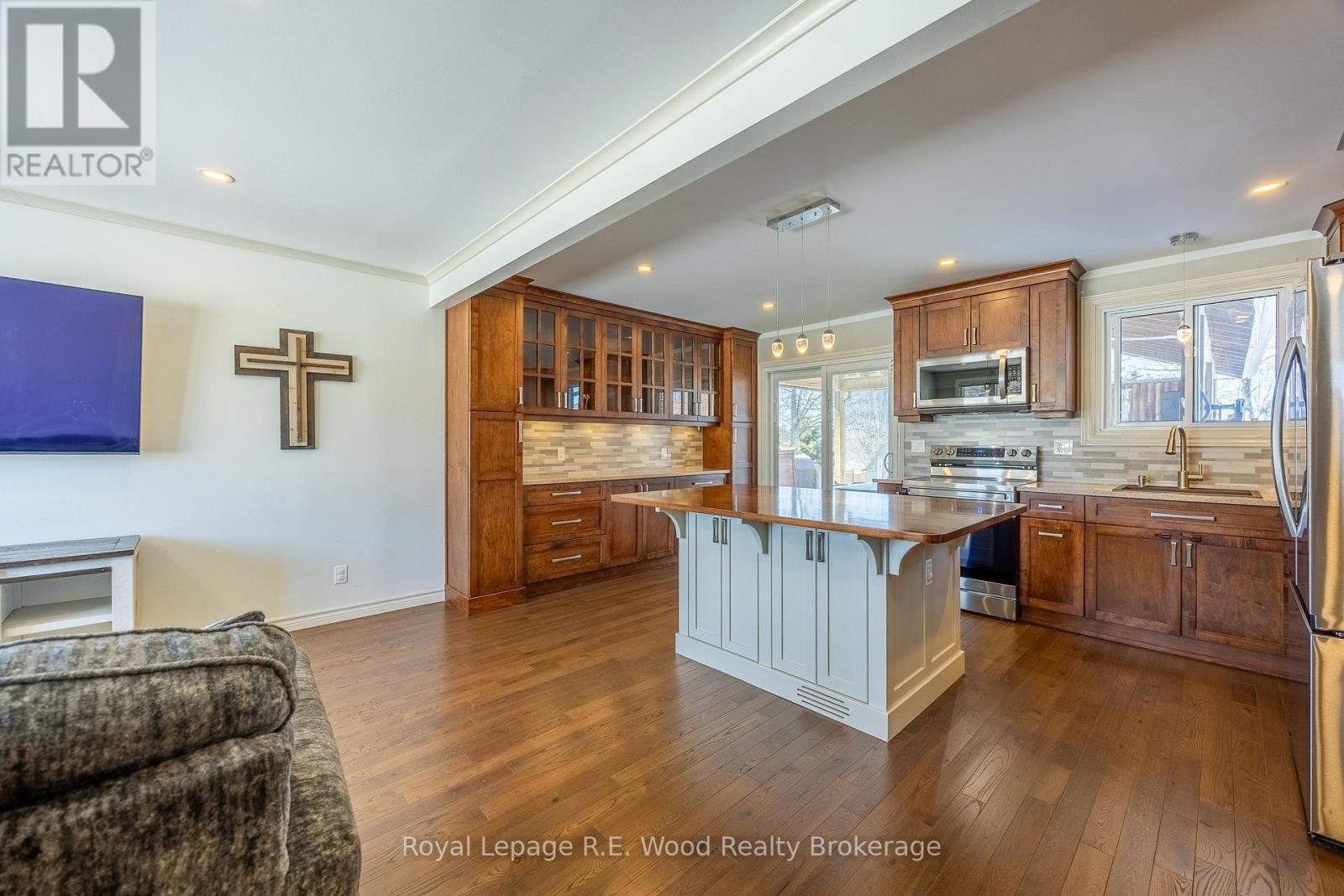 11 Glenwood Road, Ingersoll, Ontario N5C 3N7 - Photo 2 - X12843084