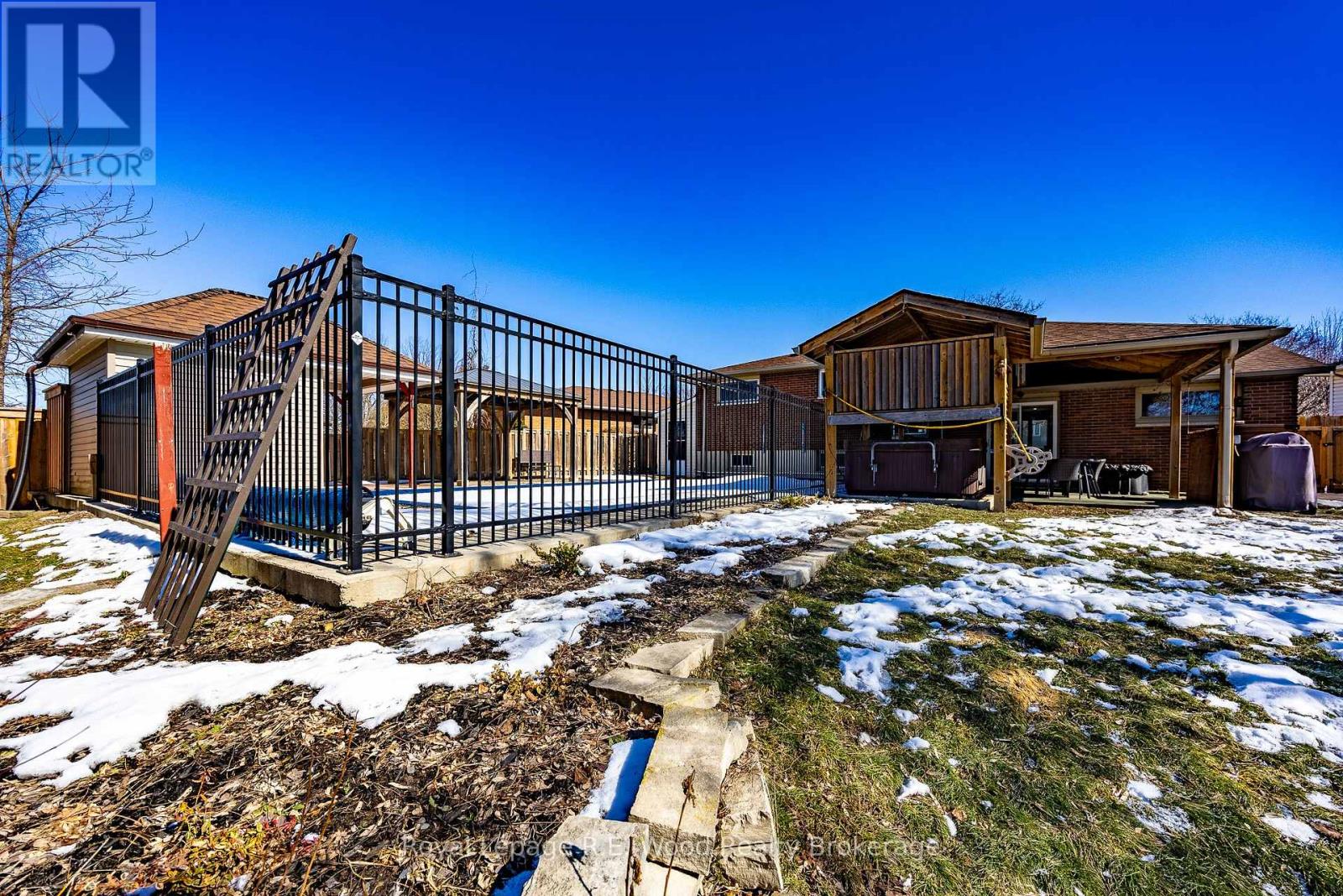 11 Glenwood Road, Ingersoll, Ontario N5C 3N7 - Photo 29 - X12843084