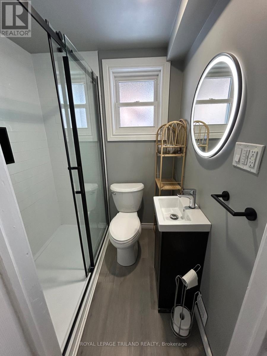 Unit 2 - 181 Ridout Street S, London South, Ontario  N6C 3X8 - Photo 7 - X12601354