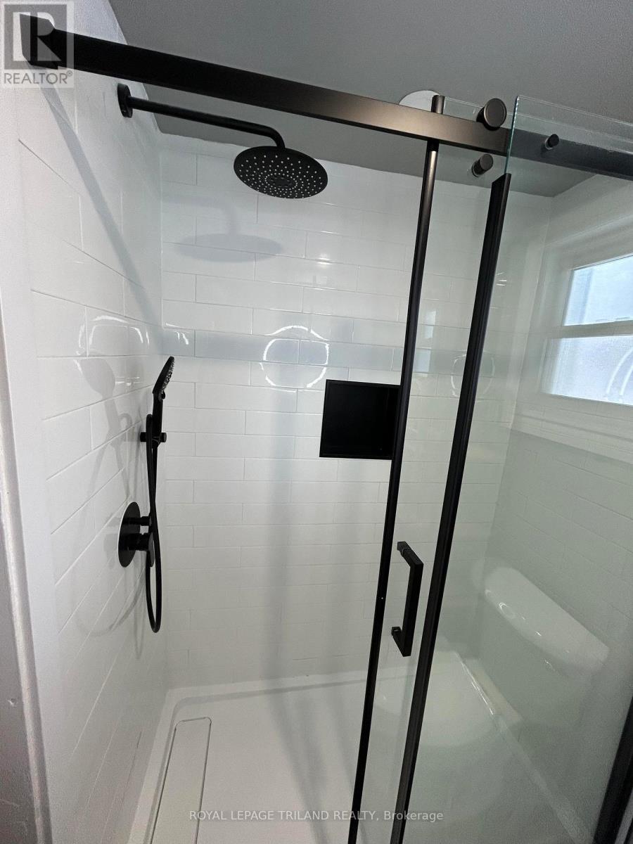 Unit 2 - 181 Ridout Street S, London South, Ontario  N6C 3X8 - Photo 8 - X12601354