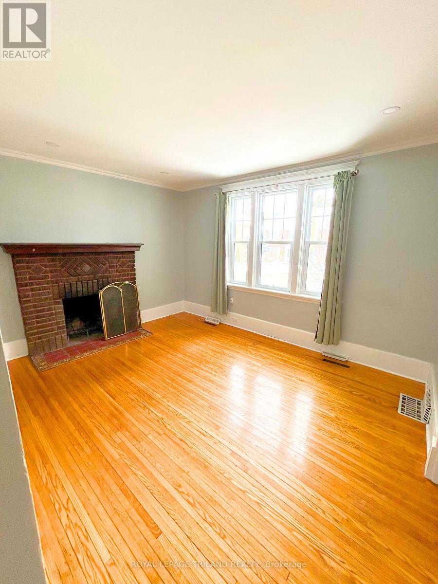 Unit 2 - 181 Ridout Street S, London South, Ontario  N6C 3X8 - Photo 3 - X12601354