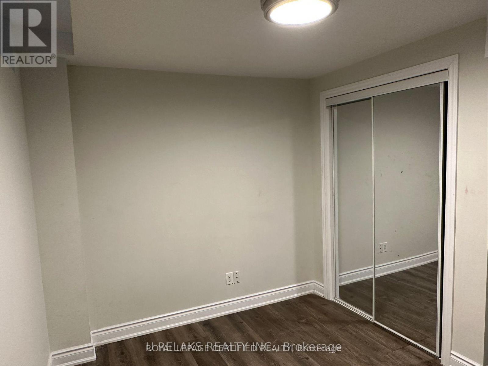 640 Farwell Crescent, Mississauga, Ontario  L5R 2A7 - Photo 12 - W12810240