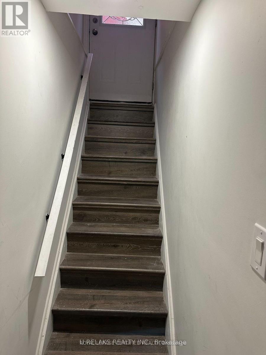 640 Farwell Crescent, Mississauga, Ontario  L5R 2A7 - Photo 4 - W12810240