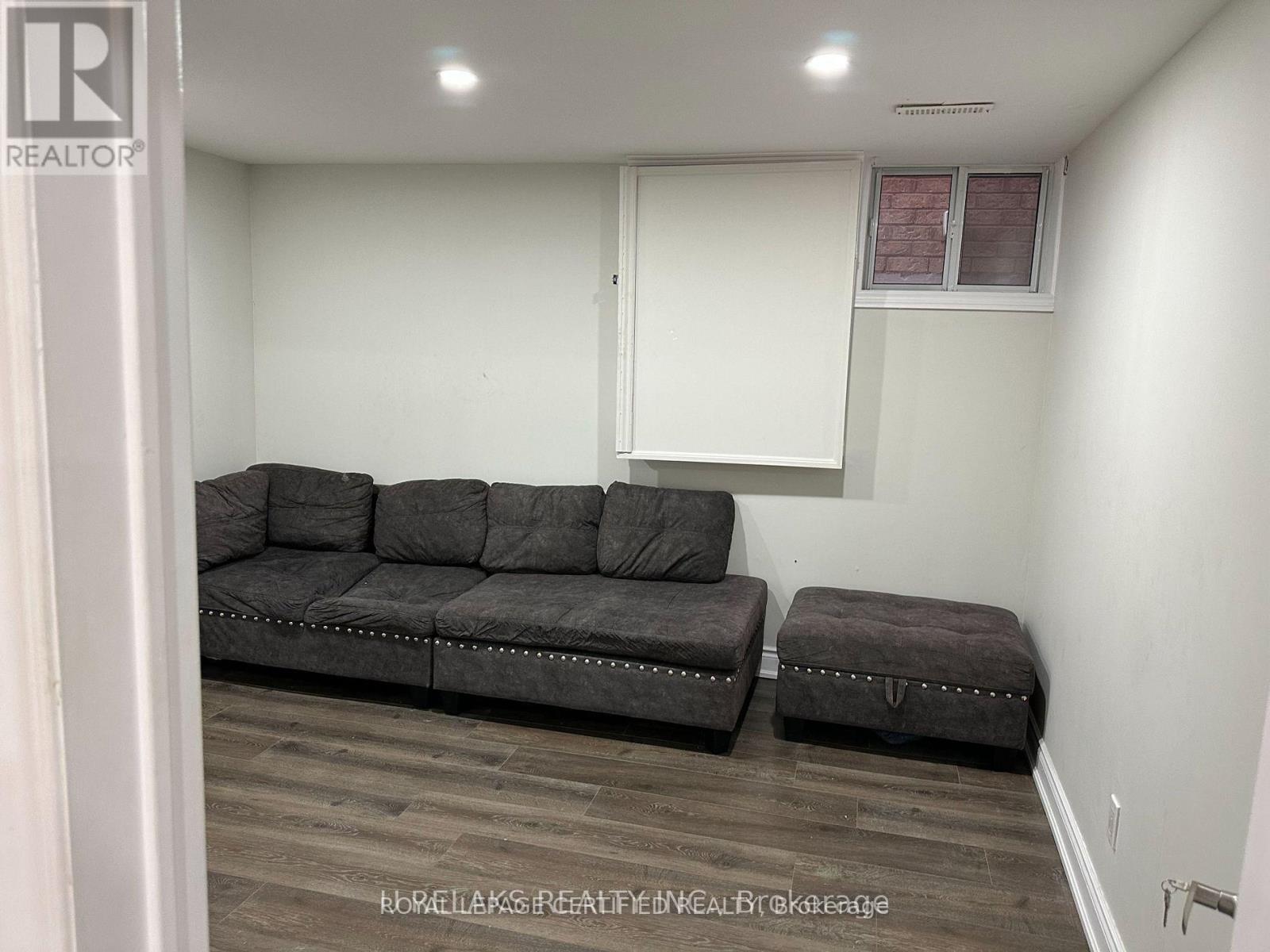 640 Farwell Crescent, Mississauga, Ontario  L5R 2A7 - Photo 8 - W12810240