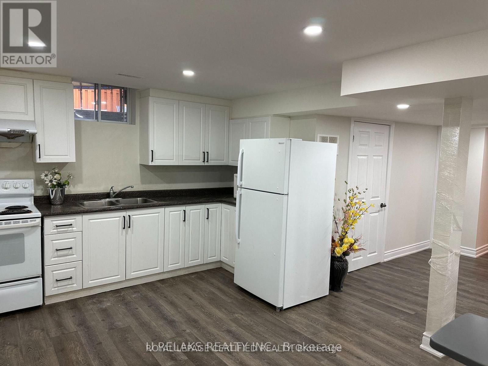 640 Farwell Crescent, Mississauga, Ontario  L5R 2A7 - Photo 9 - W12810240