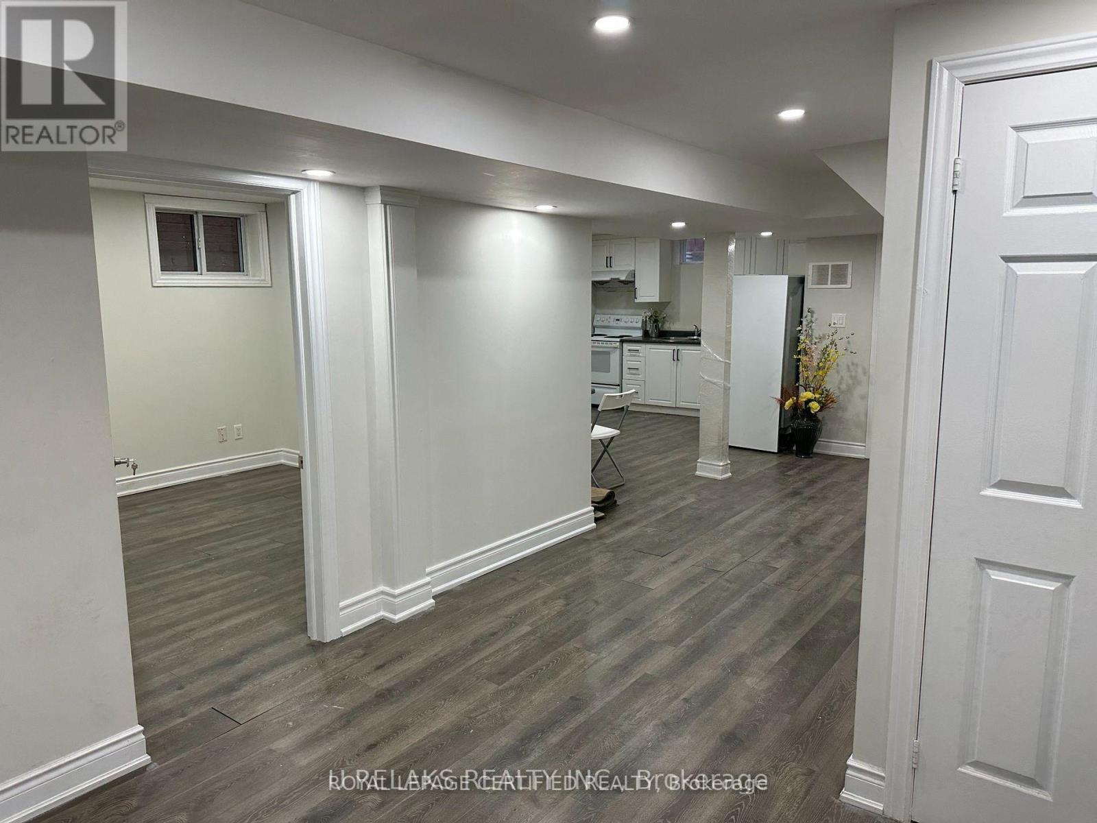 640 Farwell Crescent, Mississauga, Ontario  L5R 2A7 - Photo 5 - W12810240