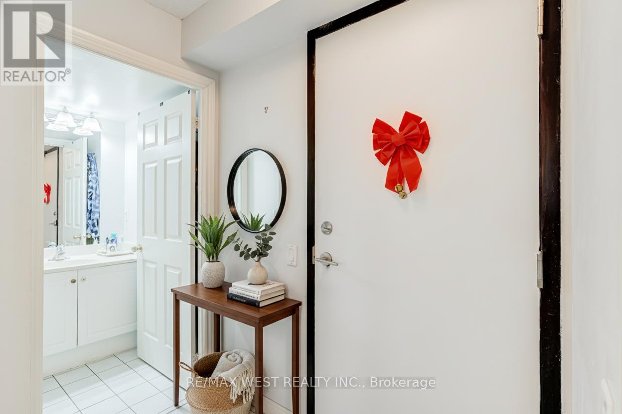 709 - 1720 Eglinton Avenue E, Toronto, Ontario  M4A 2X8 - Photo 4 - C12584770