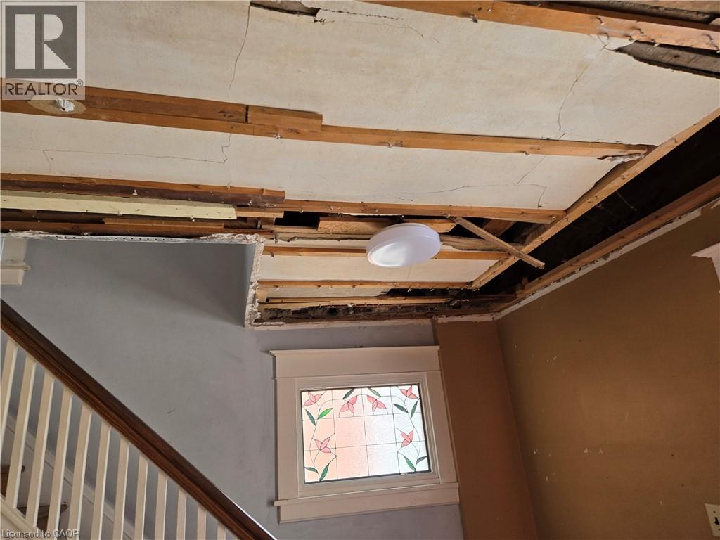 45 Chaplin Avenue, St. Catharines, Ontario  L2R 2E4 - Photo 5 - 40809250