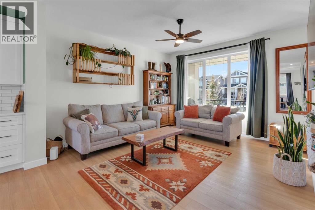 374 Sundown Road, Cochrane, Alberta  T4C 2A6 - Photo 5 - A2289757