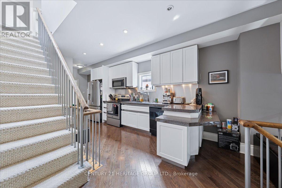 169 King Edward Avenue, Toronto, Ontario  M4C 5J7 - Photo 9 - E12843014