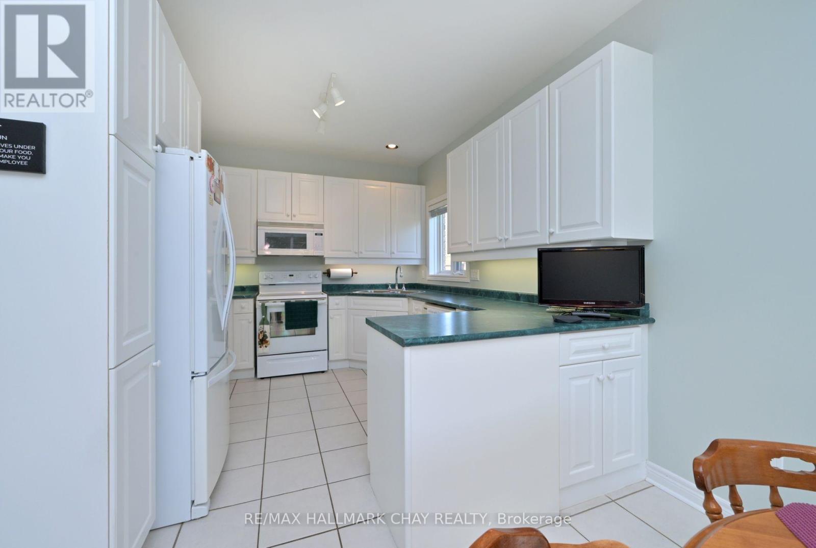 35 Via Amici, New Tecumseth, Ontario  L9R 2C2 - Photo 5 - N12842990