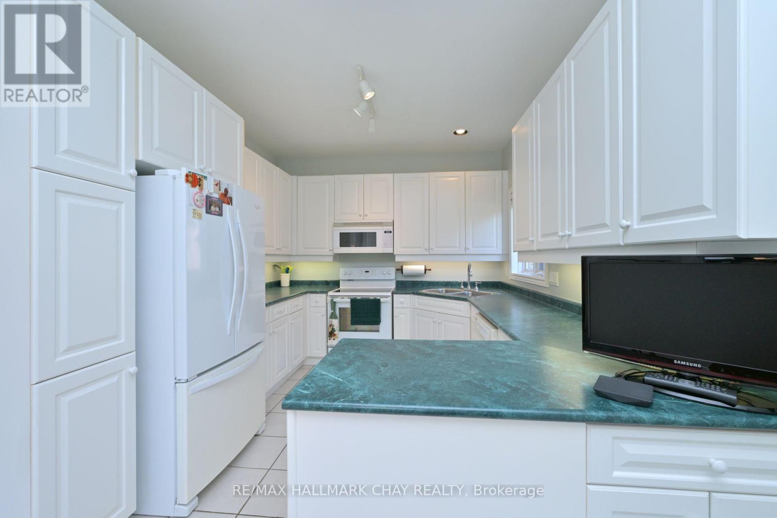 35 Via Amici, New Tecumseth, Ontario  L9R 2C2 - Photo 6 - N12842990