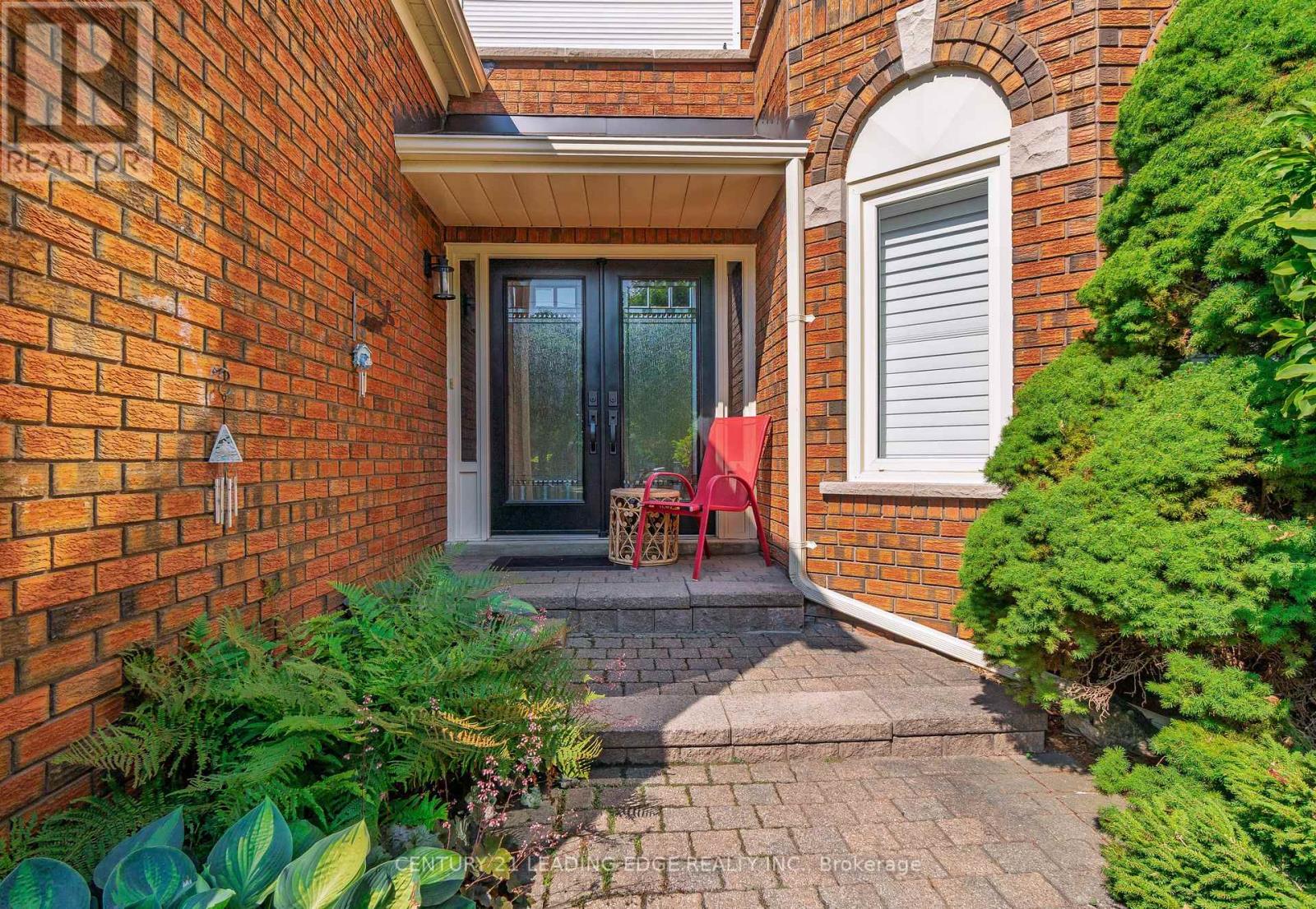 207 Larkin Avenue, Markham (Markham Village), Ontario  L3P 4Y7 - Photo 2 - N12843002