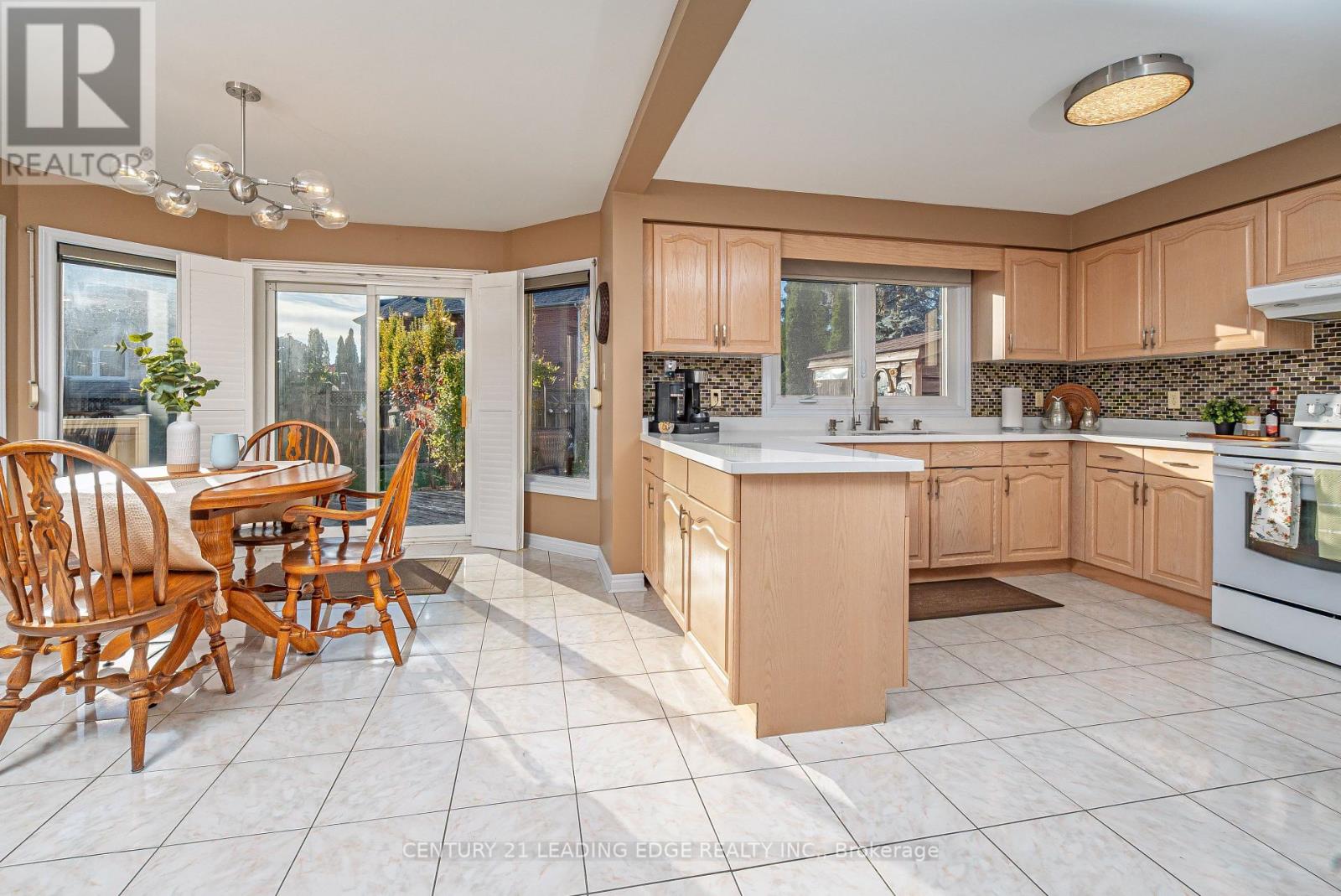 207 Larkin Avenue, Markham (Markham Village), Ontario  L3P 4Y7 - Photo 9 - N12843002