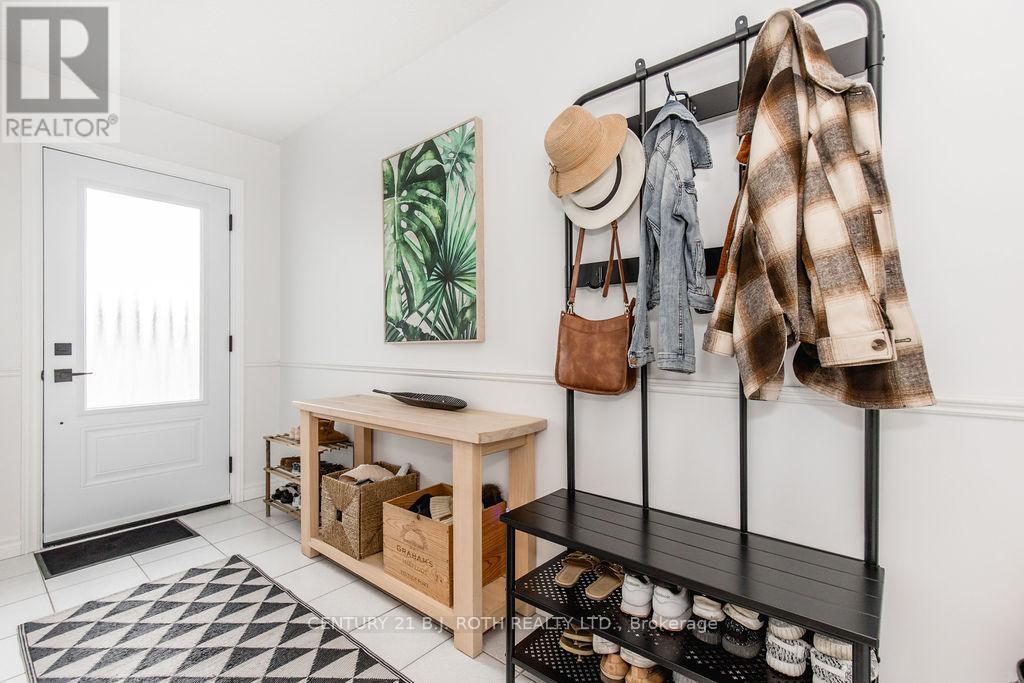 782 Chestnut Street, Innisfil, Ontario  L9S 2H9 - Photo 3 - N12843004