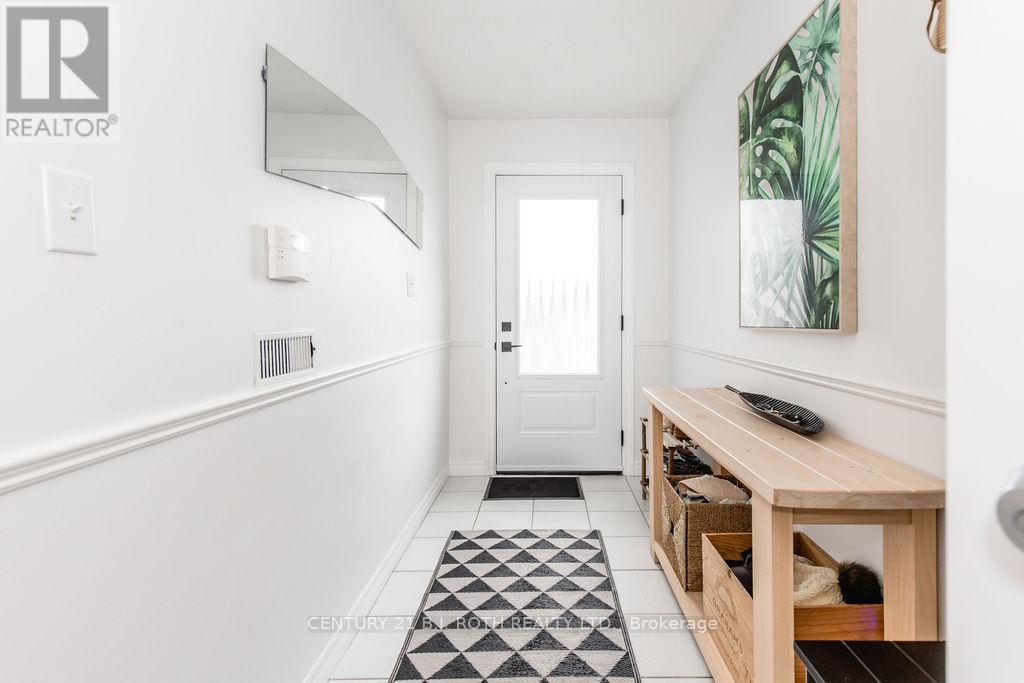 782 Chestnut Street, Innisfil, Ontario  L9S 2H9 - Photo 4 - N12843004