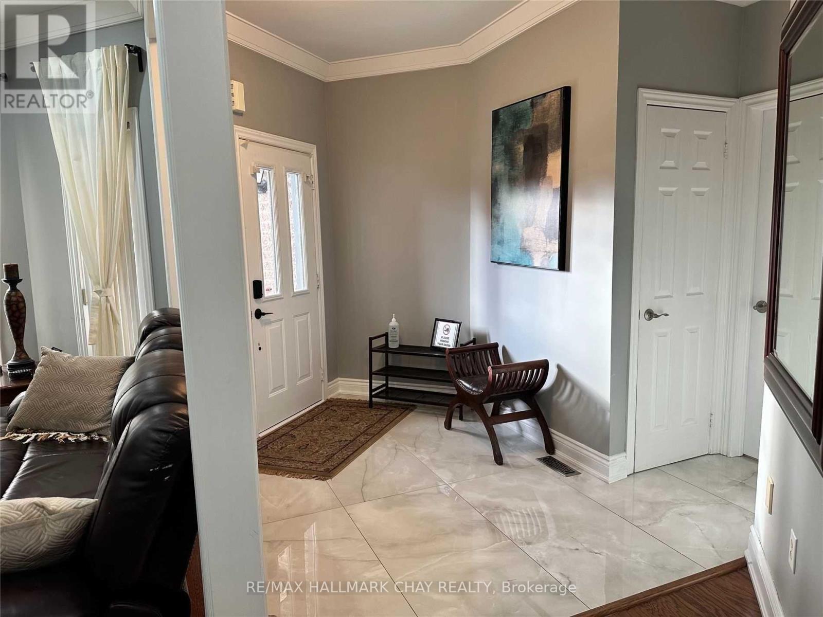 Upper - 55 Penvill Lane, Barrie (Ardagh), Ontario  L4N 5M8 - Photo 3 - S12842992