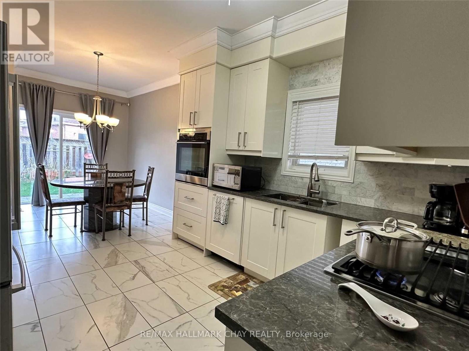 Upper - 55 Penvill Lane, Barrie (Ardagh), Ontario  L4N 5M8 - Photo 5 - S12842992