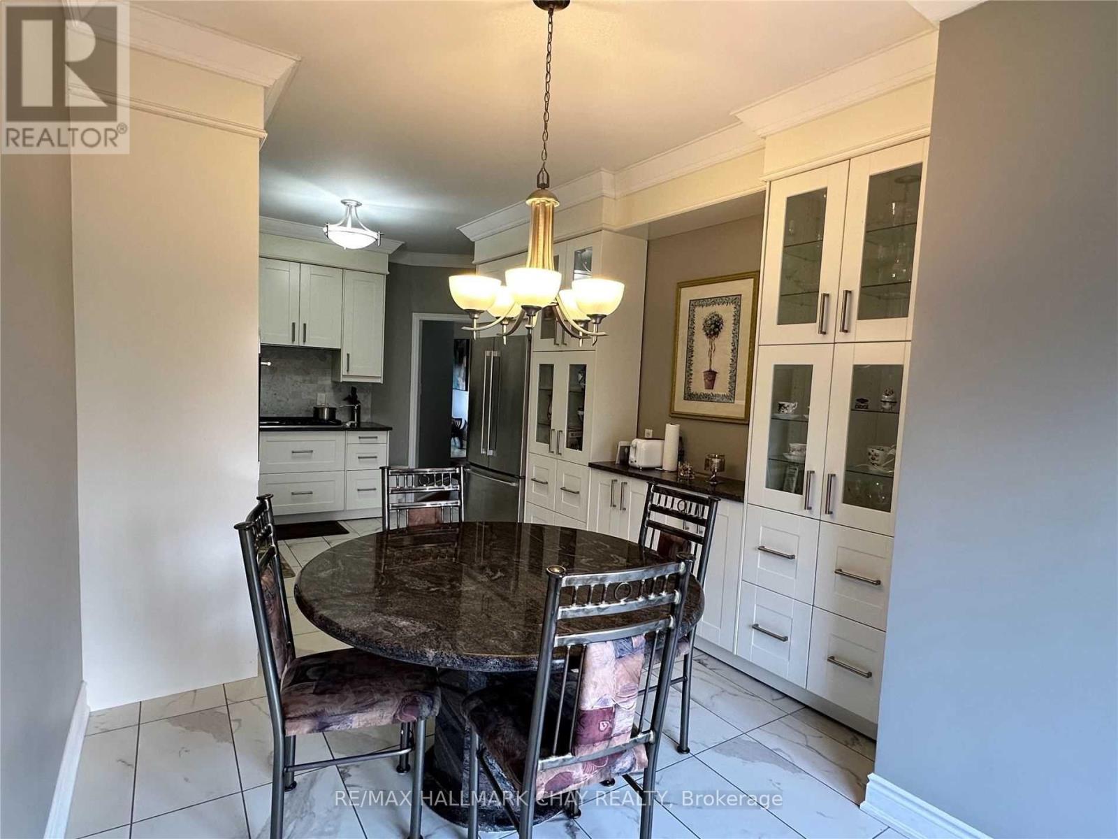 Upper - 55 Penvill Lane, Barrie (Ardagh), Ontario  L4N 5M8 - Photo 6 - S12842992