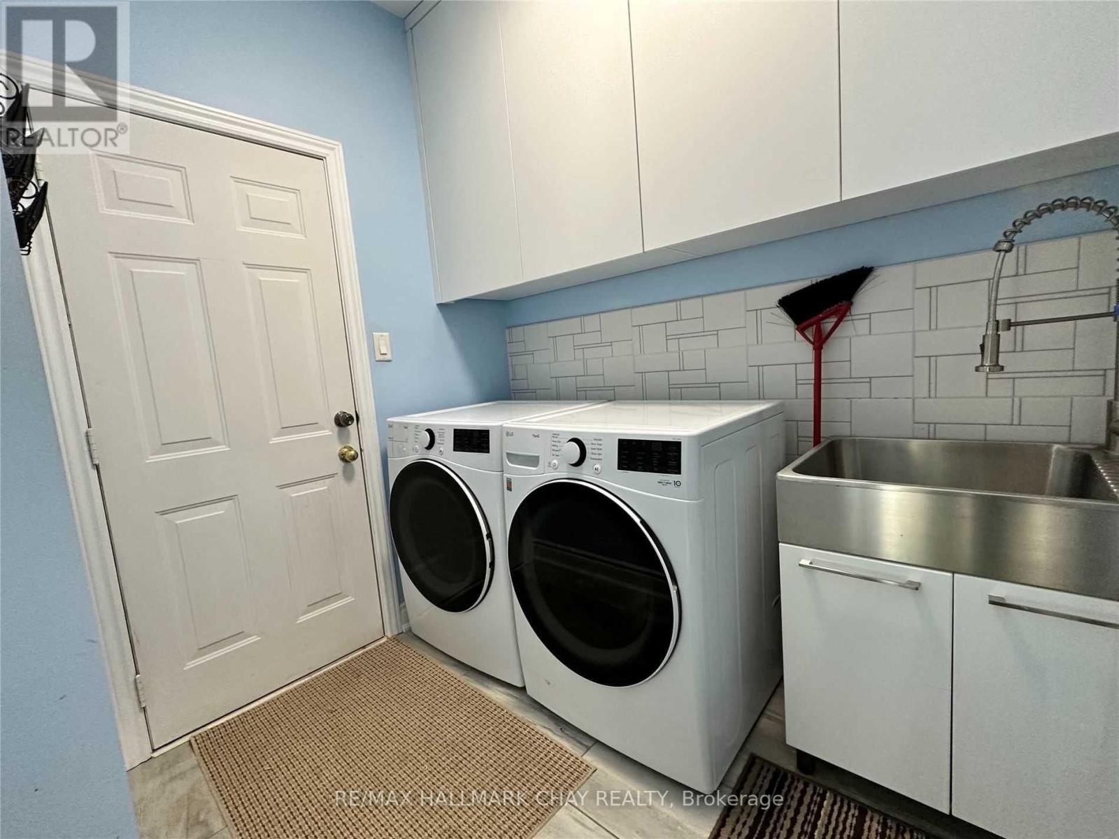 Upper - 55 Penvill Lane, Barrie (Ardagh), Ontario  L4N 5M8 - Photo 8 - S12842992