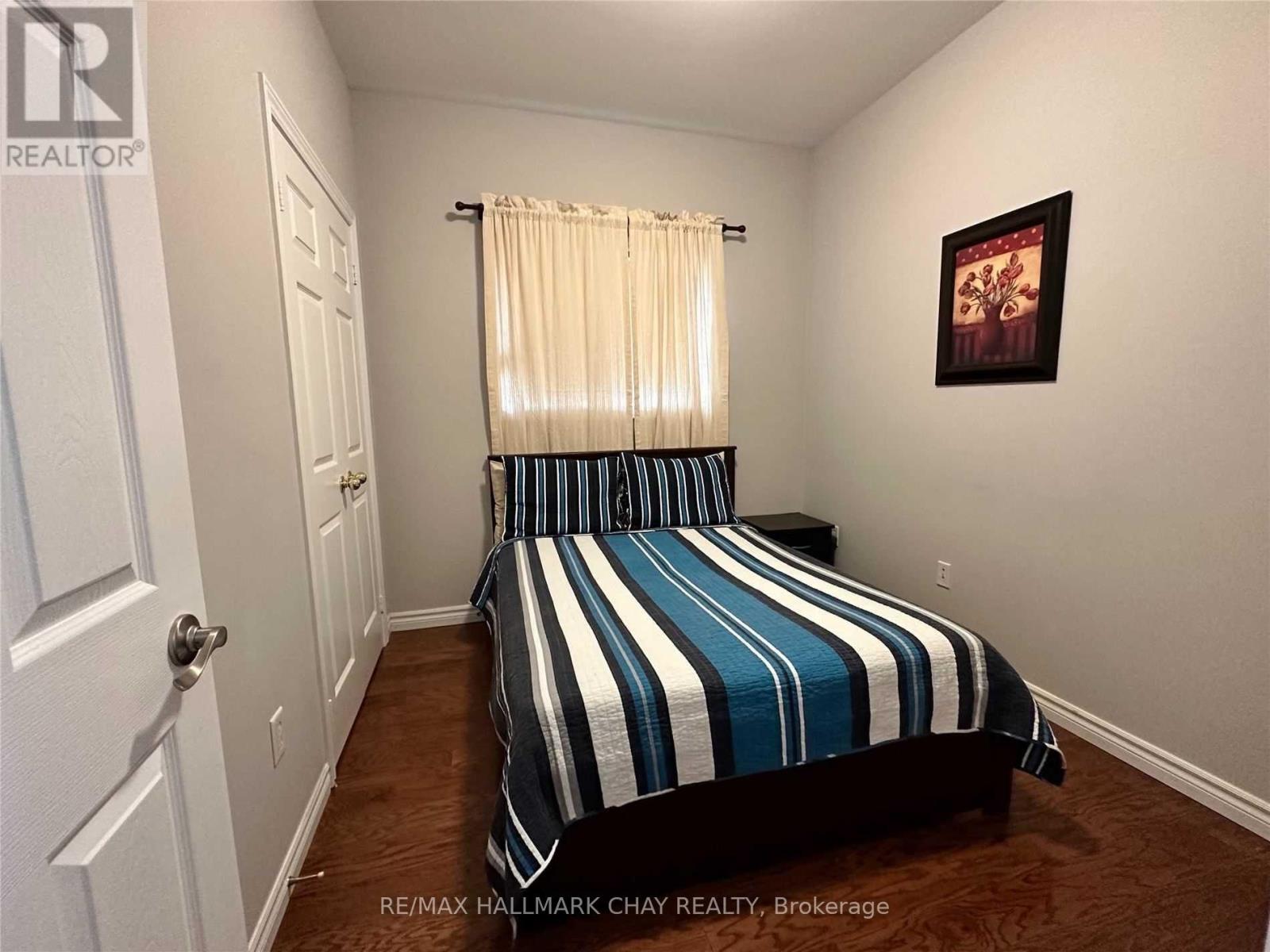 Upper - 55 Penvill Lane, Barrie (Ardagh), Ontario  L4N 5M8 - Photo 9 - S12842992