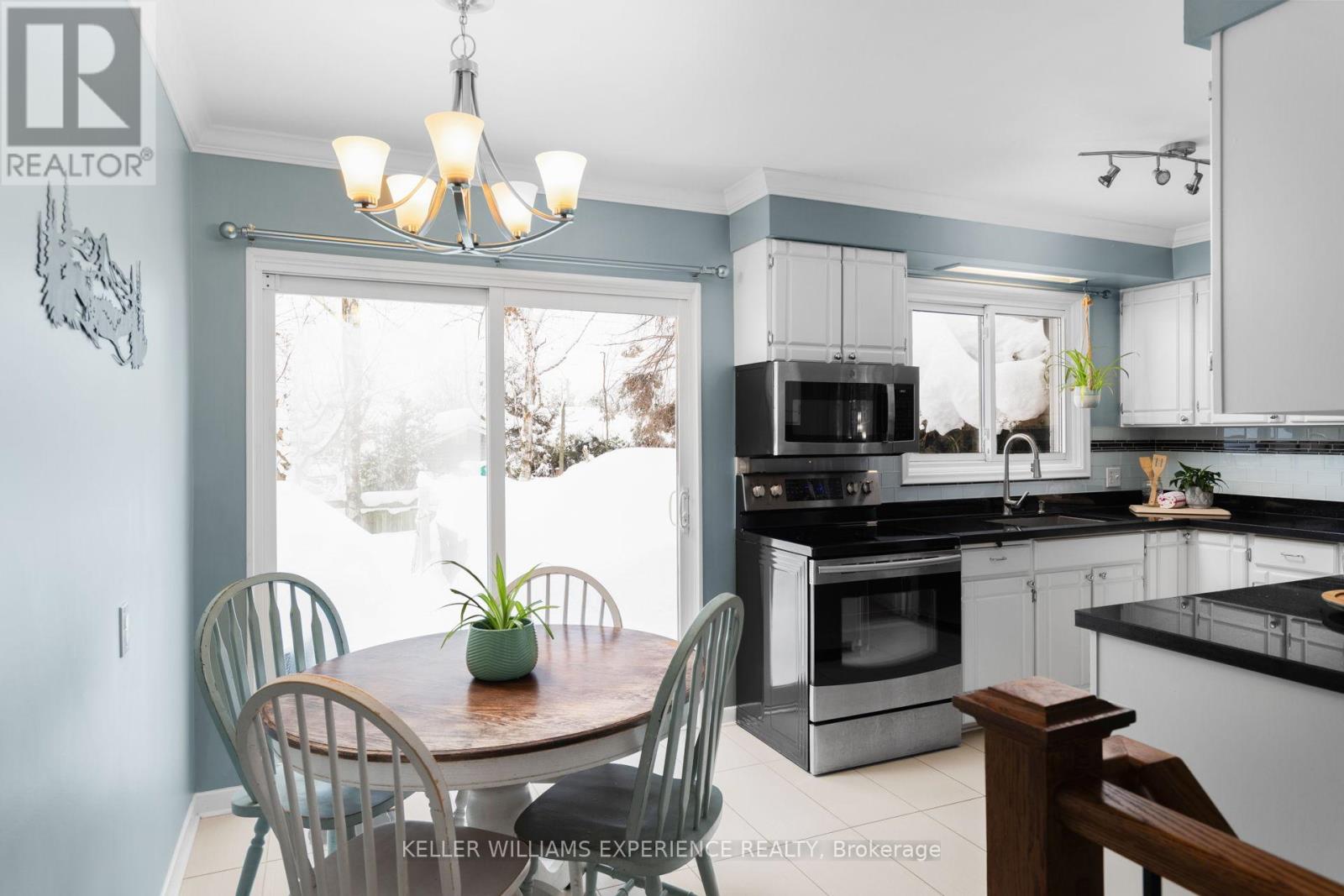 27 OTTAWAY AVENUE, Barrie, Ontario