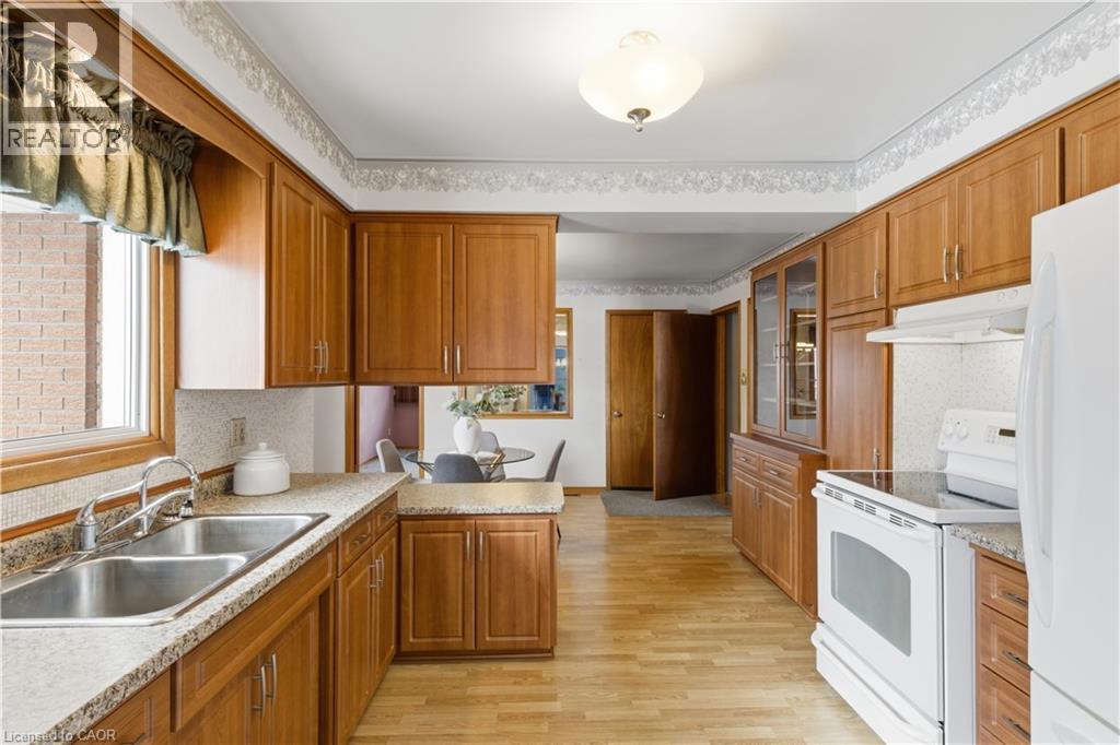 15 Confederation Drive, Kitchener, Ontario  N2B 2X3 - Photo 16 - 40809143