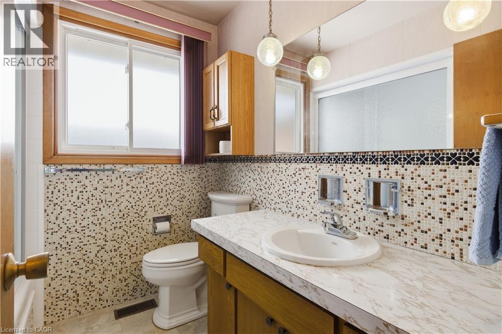 15 Confederation Drive, Kitchener, Ontario  N2B 2X3 - Photo 29 - 40809143